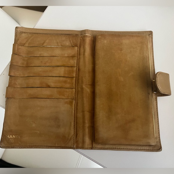 💛💛 SOLD 💛💛CHANEL AUTHENTIC BEIGE CAVIAR CC WALLET— fixer upper inside - Picture 15 of 16